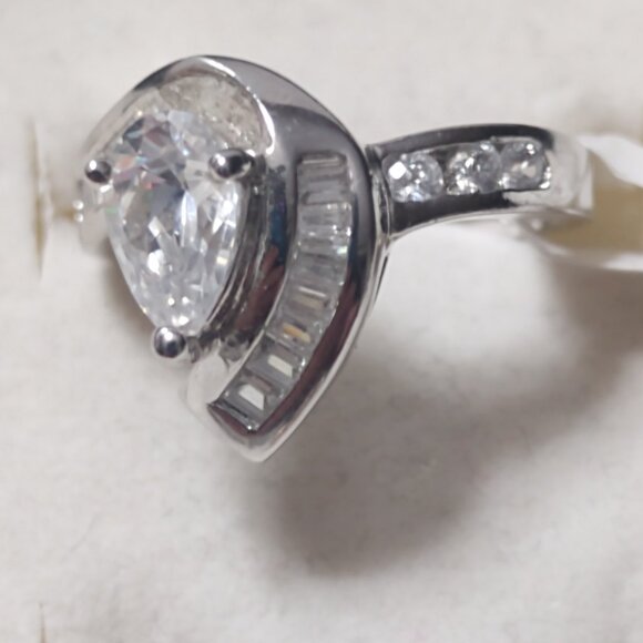 Women''s Sterling Silver Cubic Zirconia main stone Ring Size 5 - Picture 5 of 7